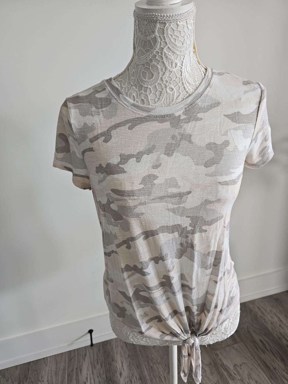Women’s Tie-Front Camo Short Sleeve Top - Neutral